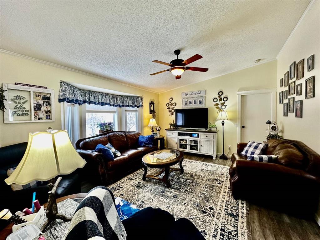 64455 Range Rd 114 Range, Lac La Biche, AB - Indoor Photo Showing Living Room