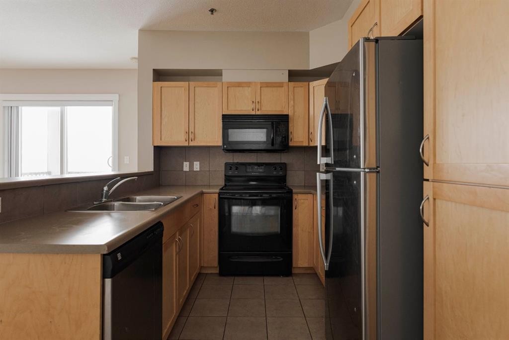 204-100 Denholm Gate, Fort Mcmurray, AB - Indoor Photo Showing Kitchen With Double Sink