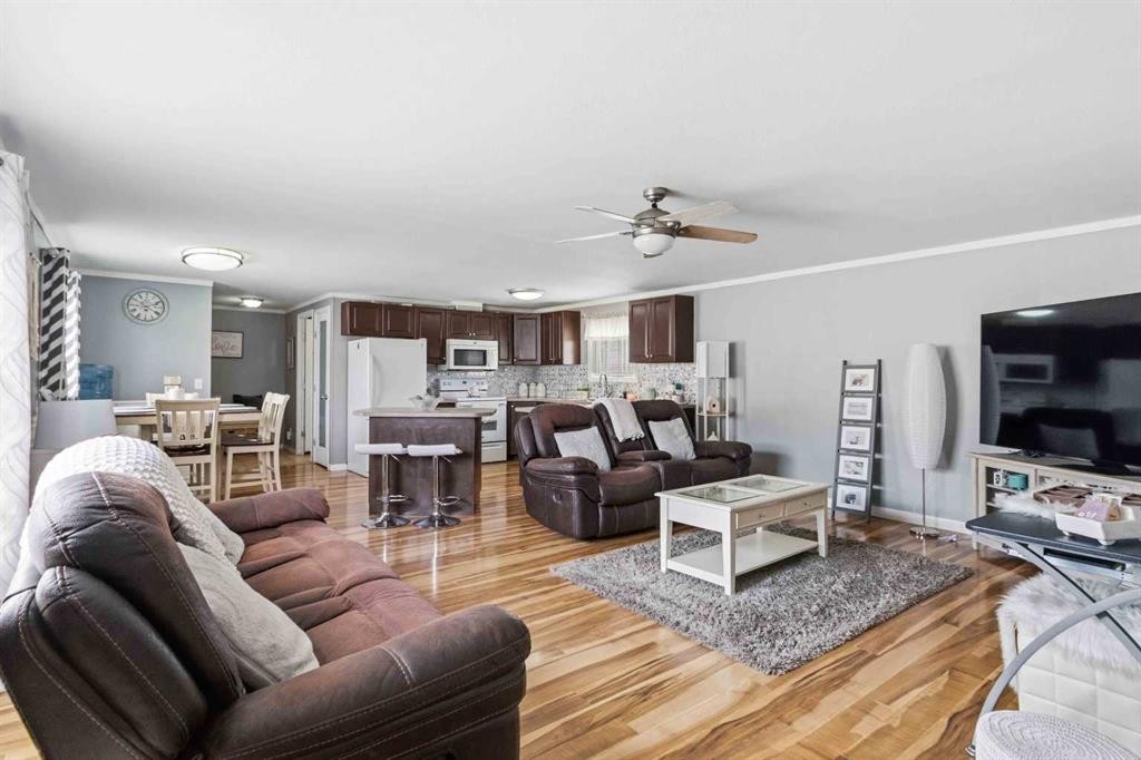 344 Grey Crescent, Fort Mcmurray, AB - Indoor Photo Showing Living Room