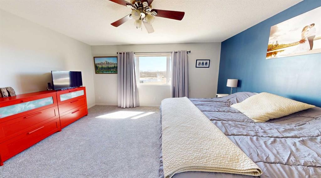 9221 91 Ave, Lac La Biche, AB - Indoor Photo Showing Bedroom