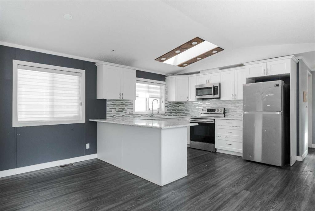 216 Harpe Way, Fort Mcmurray, AB - Indoor Photo Showing Kitchen With Upgraded Kitchen