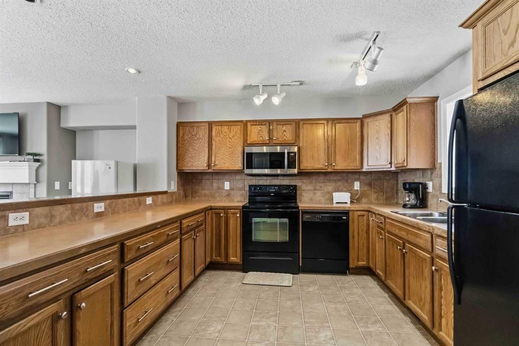 93-313 Millennium Drive, Fort Mcmurray, AB - Indoor Photo Showing Kitchen With Double Sink