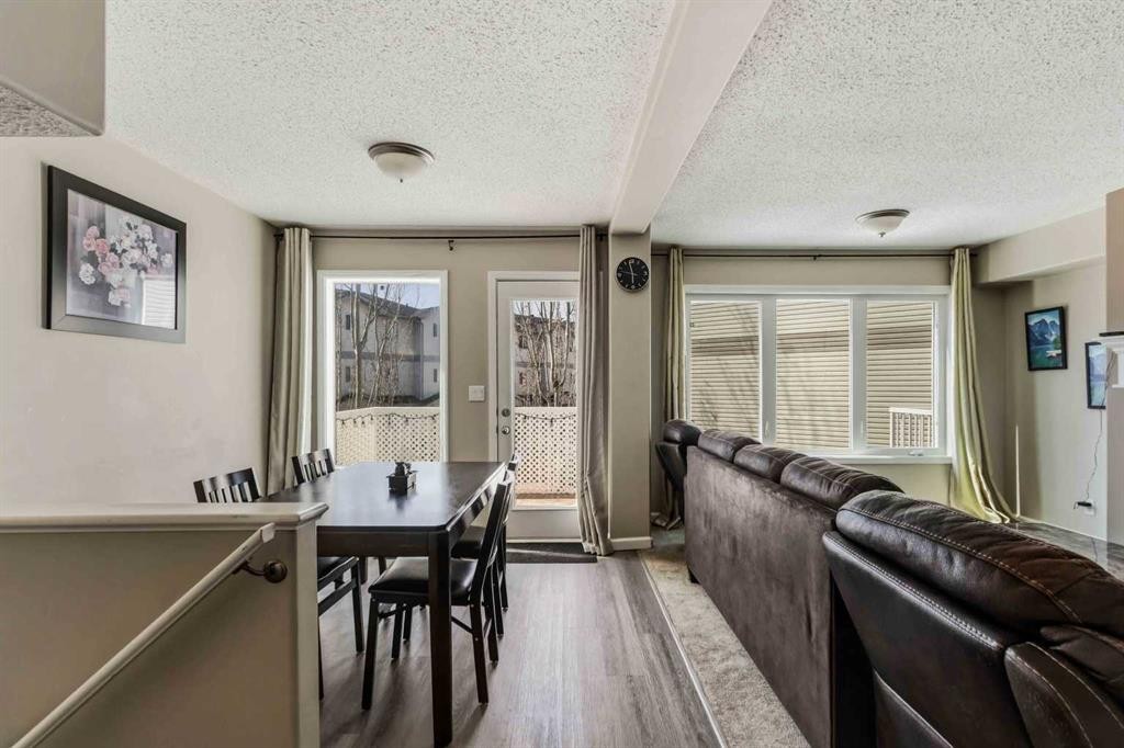 93-313 Millennium Drive, Fort Mcmurray, AB - Indoor Photo Showing Dining Room
