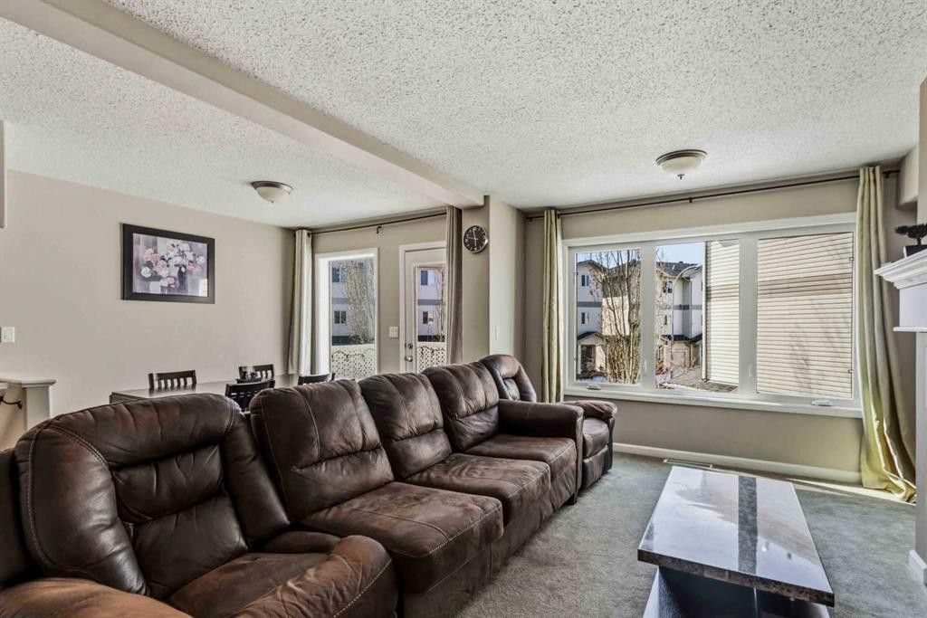 93-313 Millennium Drive, Fort Mcmurray, AB - Indoor Photo Showing Living Room