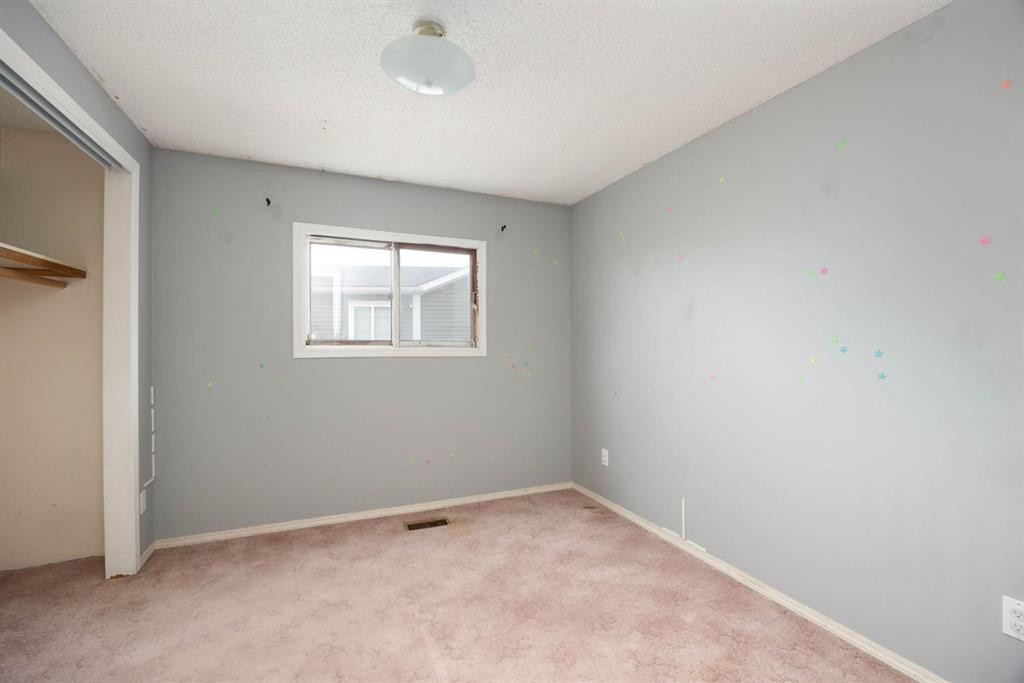 132 Grenada Place, Fort Mcmurray, AB - Indoor Photo Showing Other Room