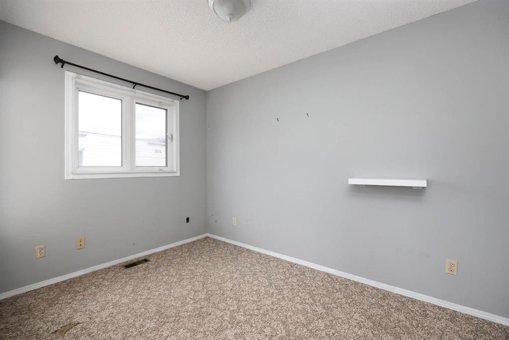 132 Grenada Place, Fort Mcmurray, AB - Indoor Photo Showing Other Room