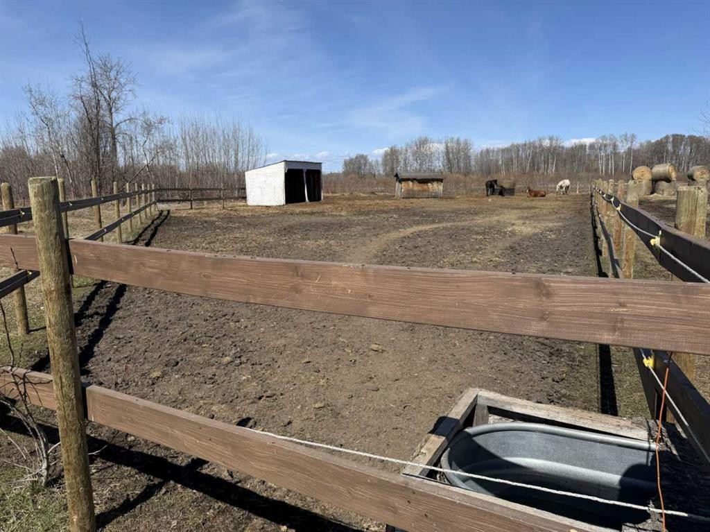 10014B 2 Highway, Kinuso, AB - Outdoor