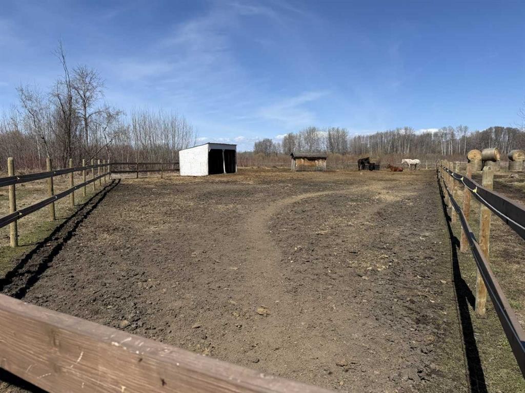 10014B 2 Highway, Kinuso, AB - Outdoor