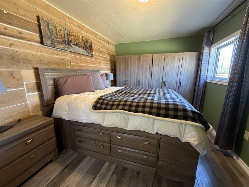 10014B 2 Highway, Kinuso, AB - Indoor Photo Showing Bedroom