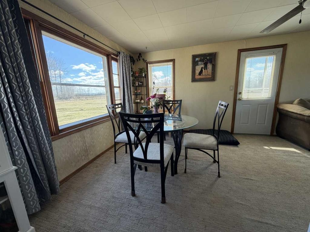 10014B 2 Highway, Kinuso, AB - Indoor