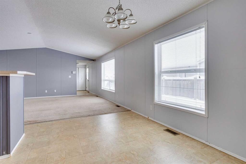 377 Ash Way, Fort Mcmurray, AB - Indoor Photo Showing Other Room