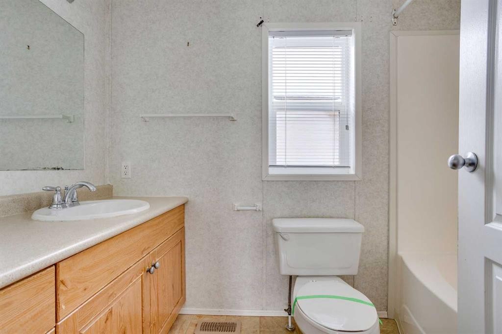 377 Ash Way, Fort Mcmurray, AB - Indoor Photo Showing Bathroom