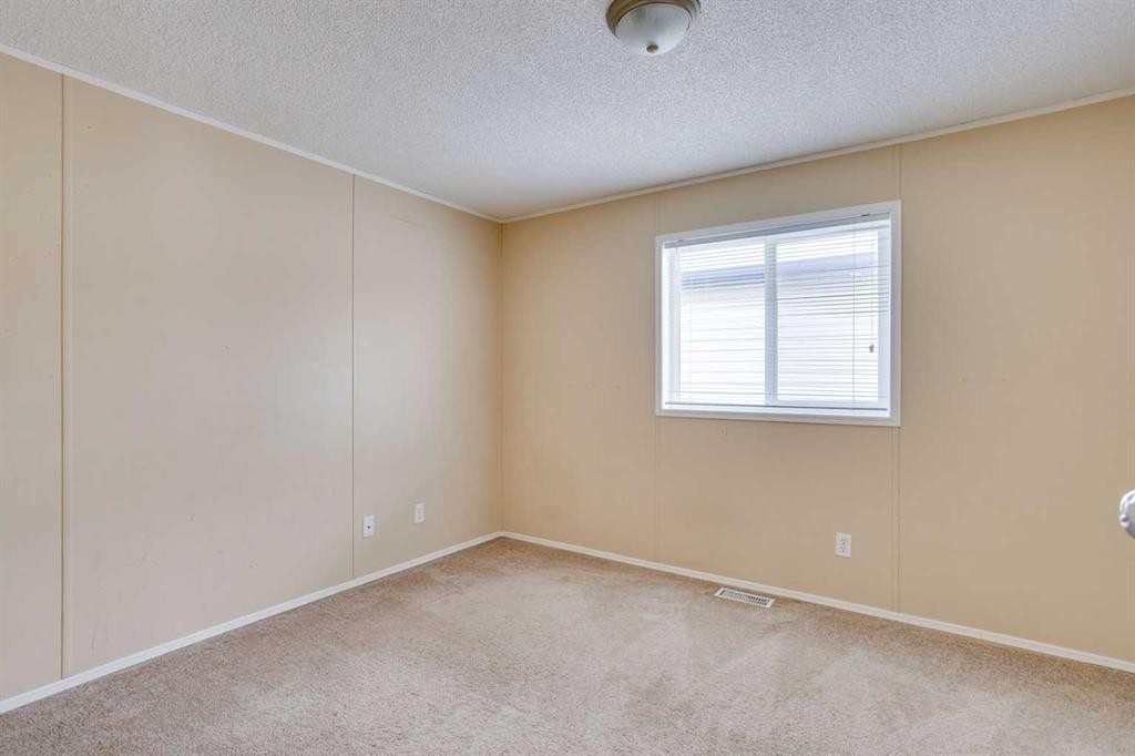 377 Ash Way, Fort Mcmurray, AB - Indoor Photo Showing Other Room