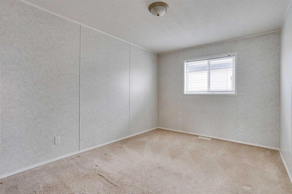 377 Ash Way, Fort Mcmurray, AB - Indoor Photo Showing Other Room