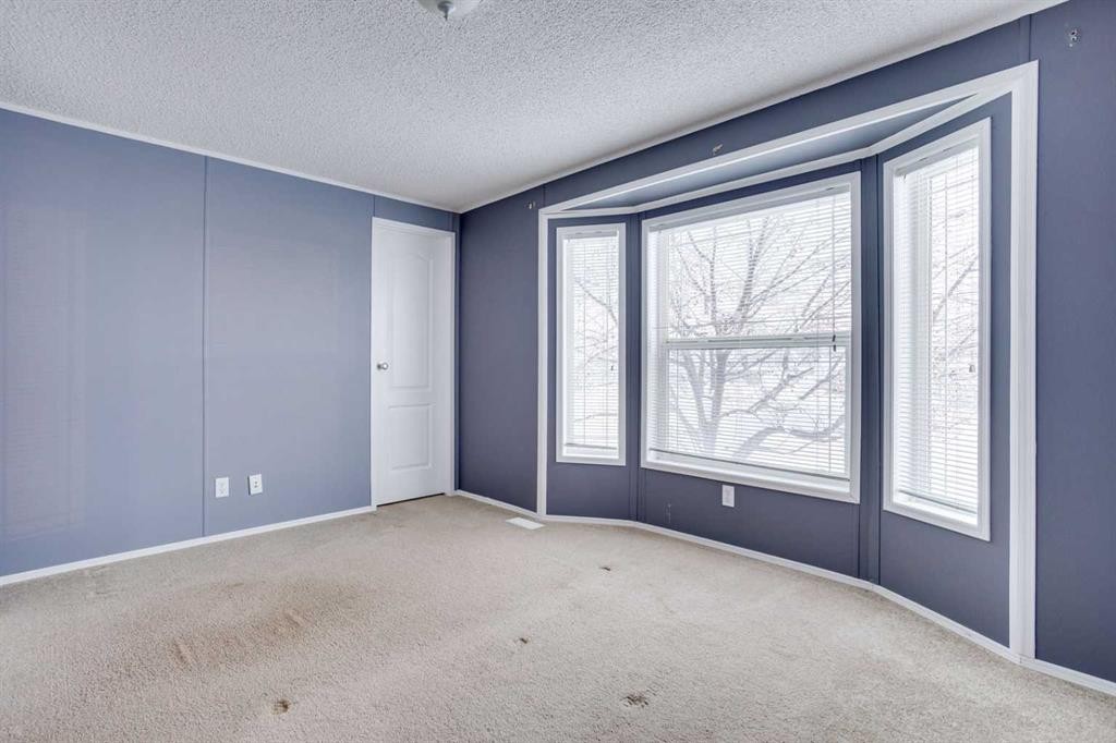 377 Ash Way, Fort Mcmurray, AB - Indoor Photo Showing Other Room