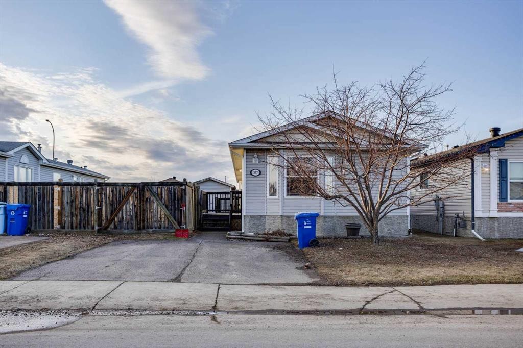 377 Ash Way, Fort Mcmurray, AB - Outdoor