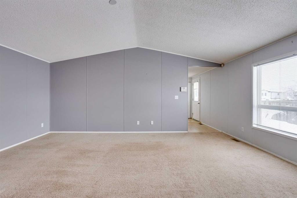 377 Ash Way, Fort Mcmurray, AB - Indoor Photo Showing Other Room