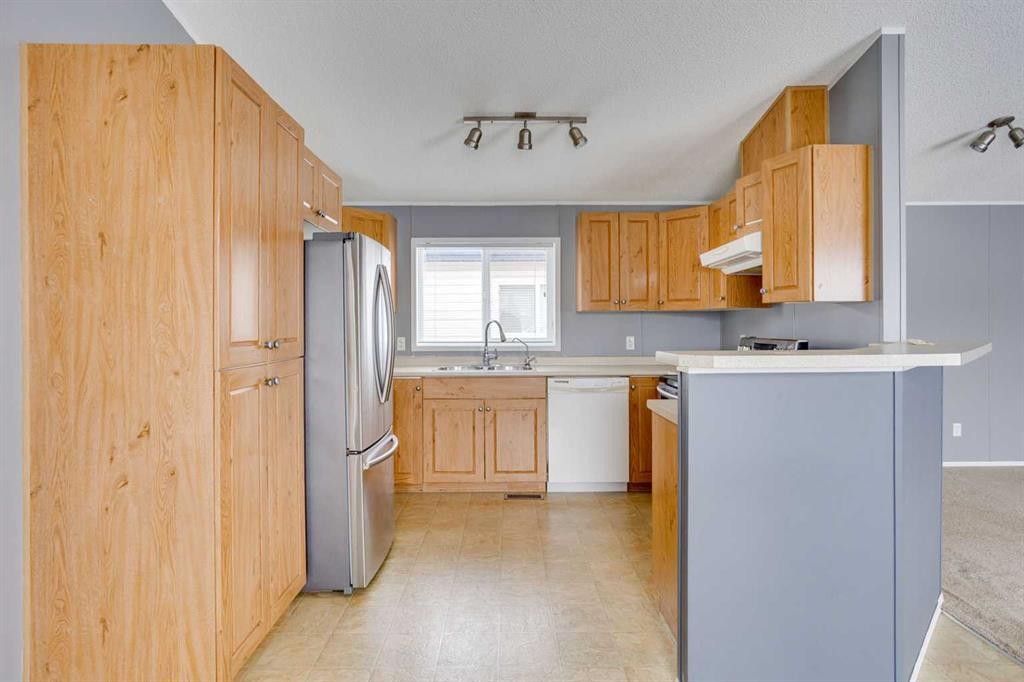 377 Ash Way, Fort Mcmurray, AB - Indoor Photo Showing Kitchen