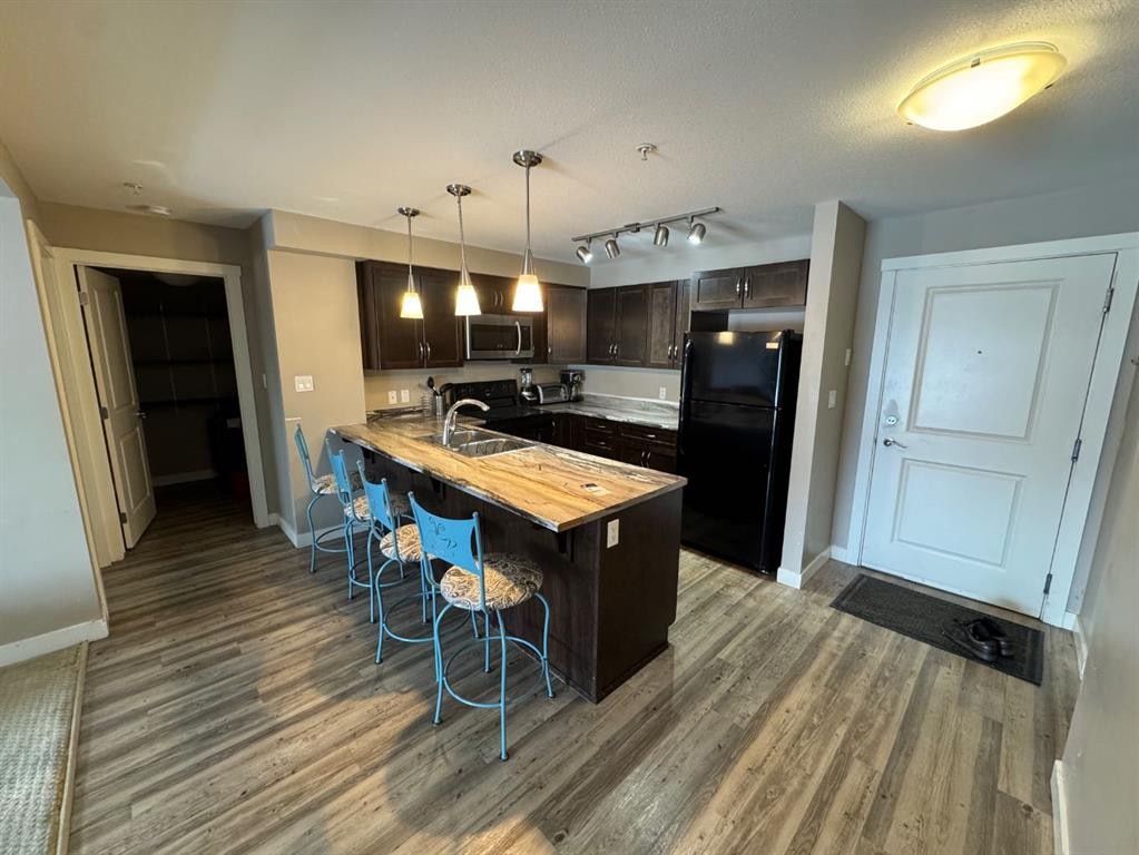 201-111 Denholm Gate, Fort Mcmurray, AB - Indoor Photo Showing Kitchen