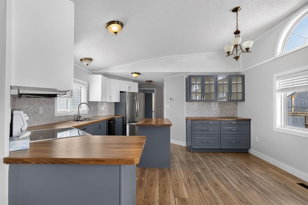 177 Couture Lane, Fort Mcmurray, AB - Indoor Photo Showing Kitchen With Double Sink