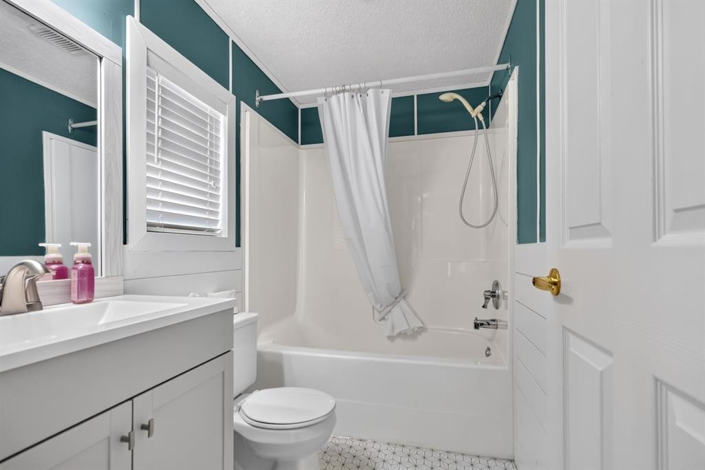 177 Couture Lane, Fort Mcmurray, AB - Indoor Photo Showing Bathroom