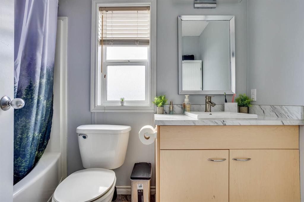 123 Hunter Place, Fort Mcmurray, AB - Indoor Photo Showing Bathroom