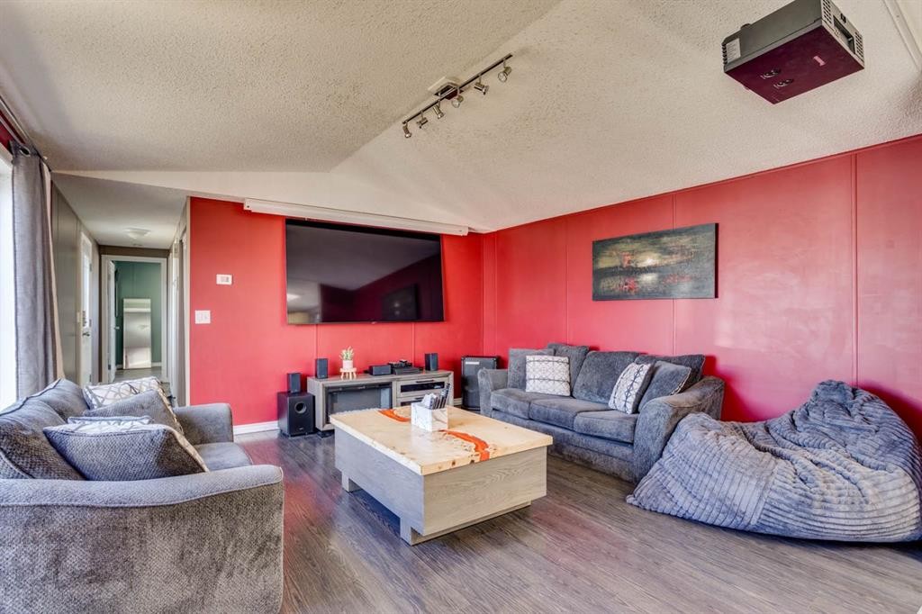 123 Hunter Place, Fort Mcmurray, AB - Indoor Photo Showing Living Room