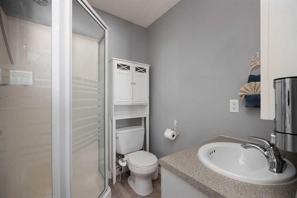 150 Pacific Crescent, Fort Mcmurray, AB - Indoor Photo Showing Bathroom