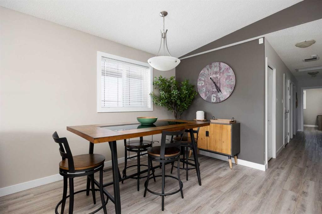 150 Pacific Crescent, Fort Mcmurray, AB - Indoor Photo Showing Dining Room