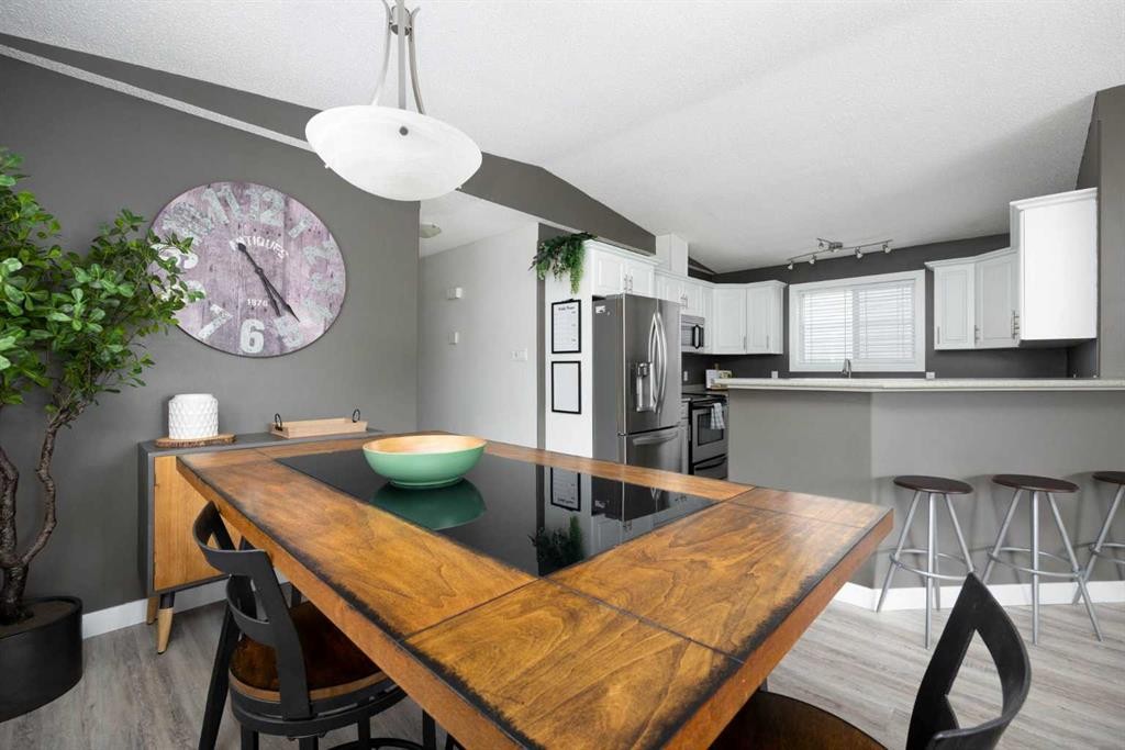 150 Pacific Crescent, Fort Mcmurray, AB - Indoor Photo Showing Dining Room