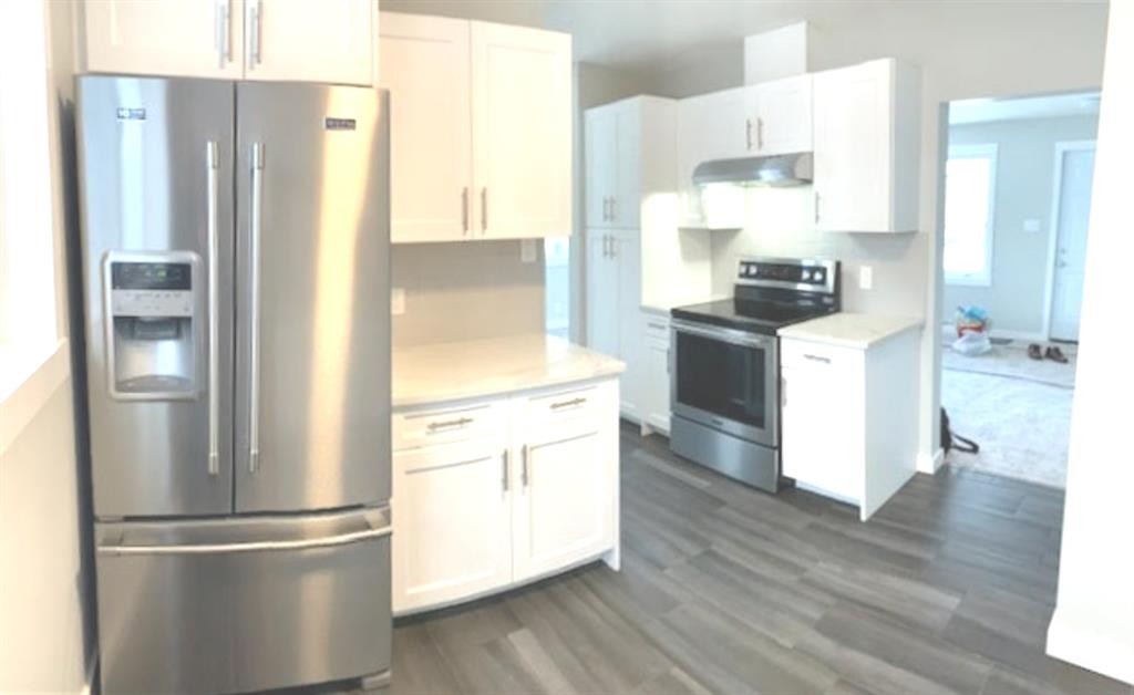 10301 101B Avenue, Lac La Biche, AB - Indoor Photo Showing Kitchen