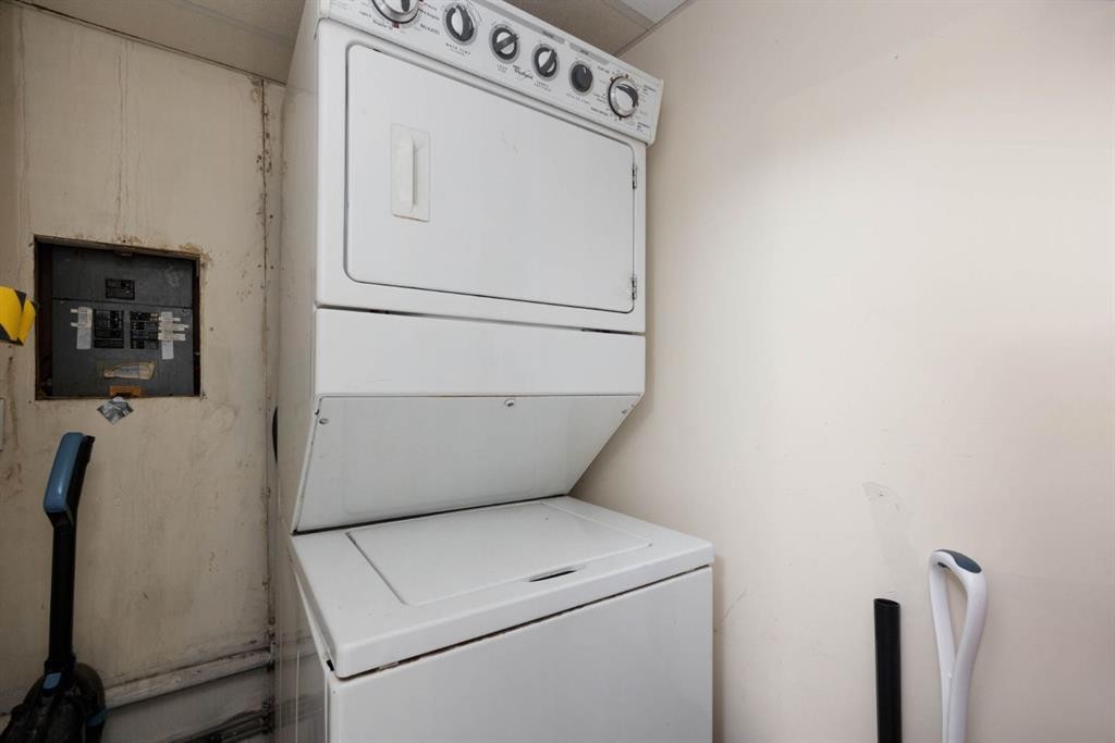 236 Grenfell Crescent, Fort Mcmurray, AB - Indoor Photo Showing Laundry Room