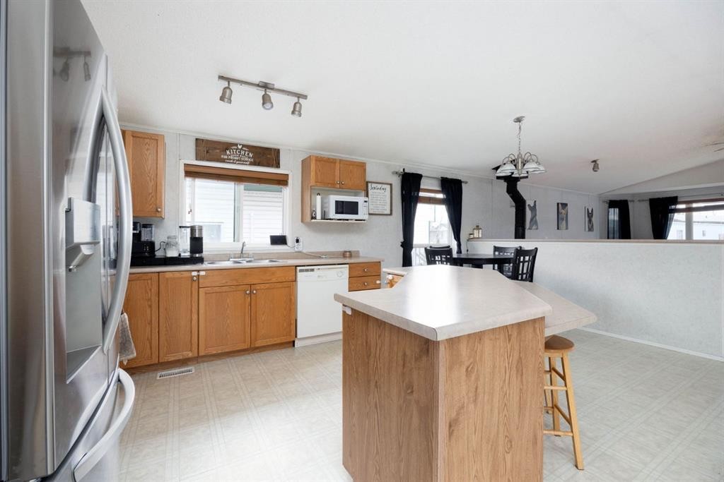 212 Gregoire Crescent, Fort Mcmurray, AB - Indoor Photo Showing Kitchen