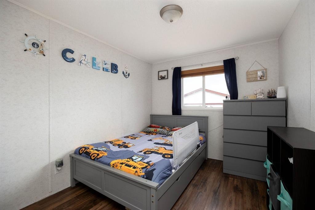 212 Gregoire Crescent, Fort Mcmurray, AB - Indoor Photo Showing Bedroom