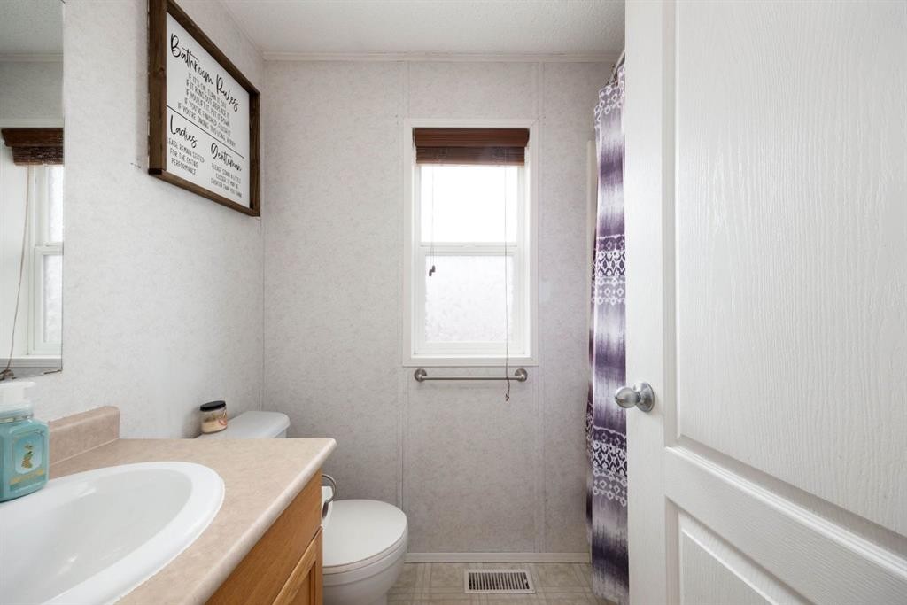 212 Gregoire Crescent, Fort Mcmurray, AB - Indoor Photo Showing Bathroom