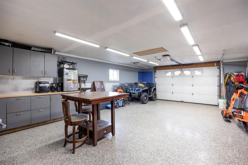 212 Gregoire Crescent, Fort Mcmurray, AB - Indoor Photo Showing Garage