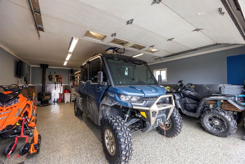 212 Gregoire Crescent, Fort Mcmurray, AB - Indoor Photo Showing Garage