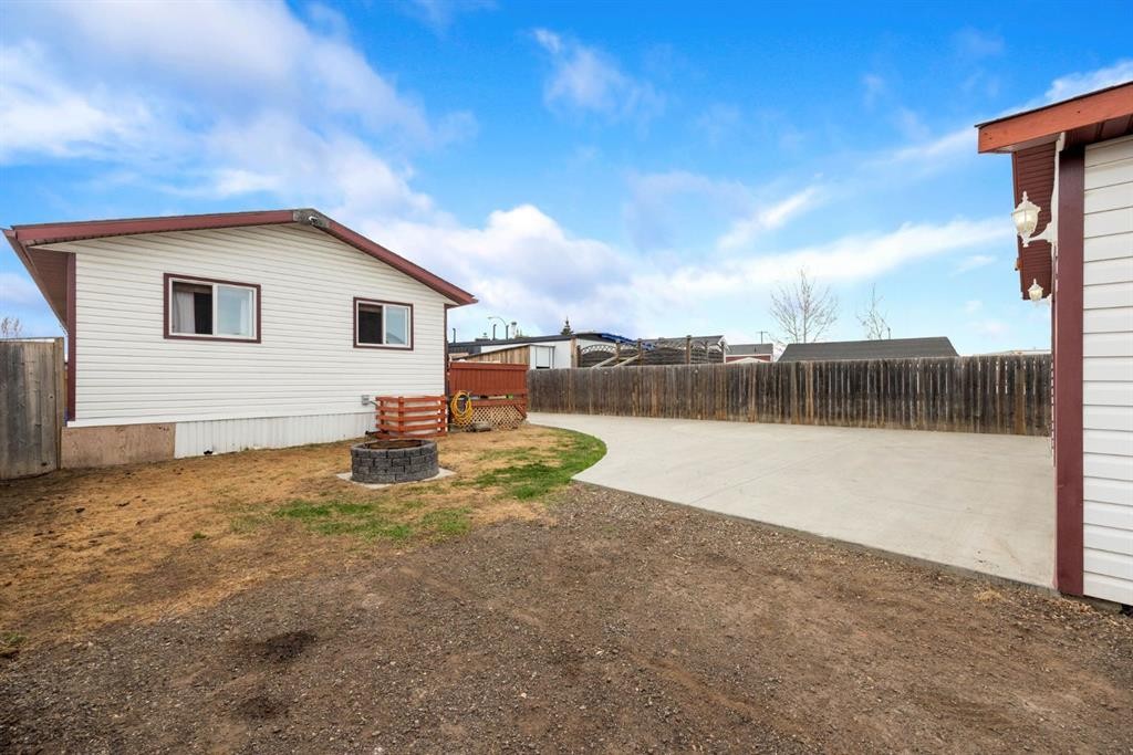 212 Gregoire Crescent, Fort Mcmurray, AB - Outdoor With Exterior