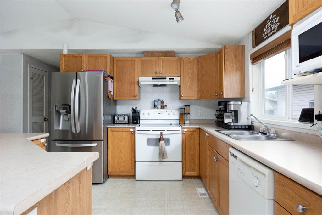 212 Gregoire Crescent, Fort Mcmurray, AB - Indoor Photo Showing Kitchen With Double Sink