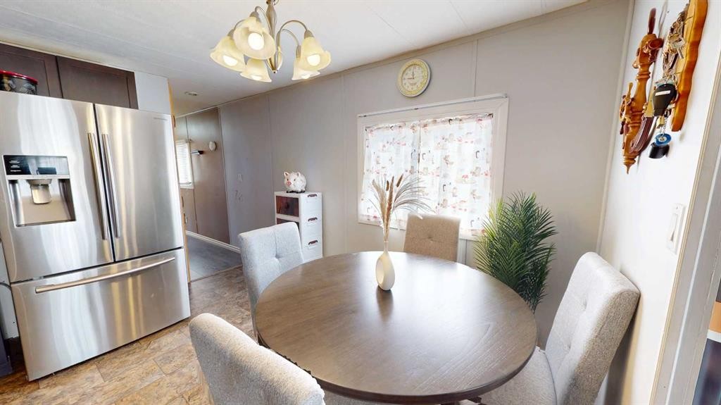 192 Grandview Crescent, Fort Mcmurray, AB - Indoor Photo Showing Dining Room