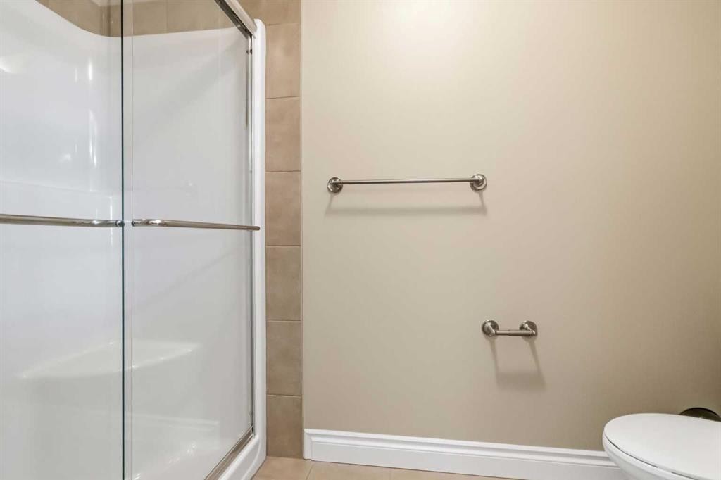 19-300 Sparrow Hawk Drive, Fort Mcmurray, AB - Indoor Photo Showing Bathroom