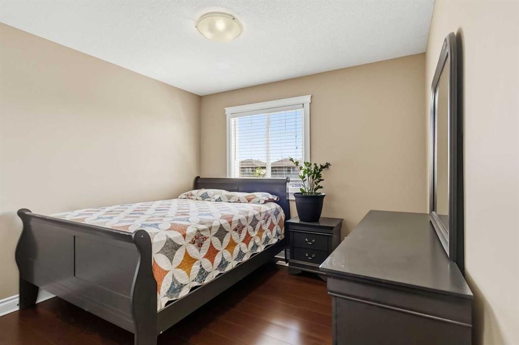 19-300 Sparrow Hawk Drive, Fort Mcmurray, AB - Indoor Photo Showing Bedroom