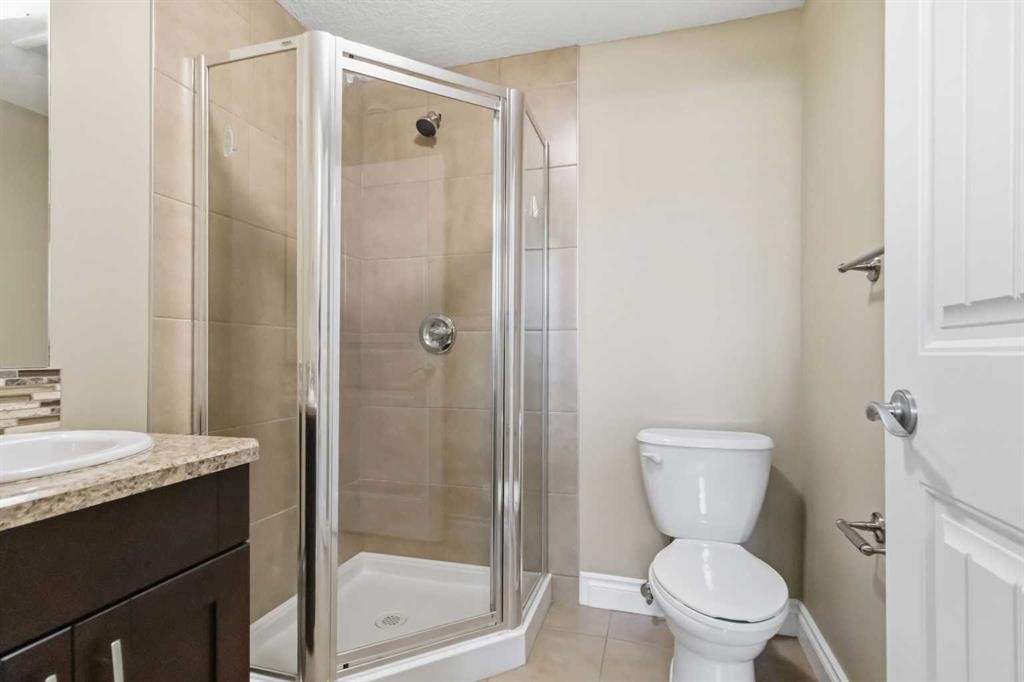 19-300 Sparrow Hawk Drive, Fort Mcmurray, AB - Indoor Photo Showing Bathroom