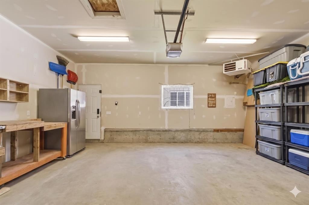19-300 Sparrow Hawk Drive, Fort Mcmurray, AB - Indoor Photo Showing Garage
