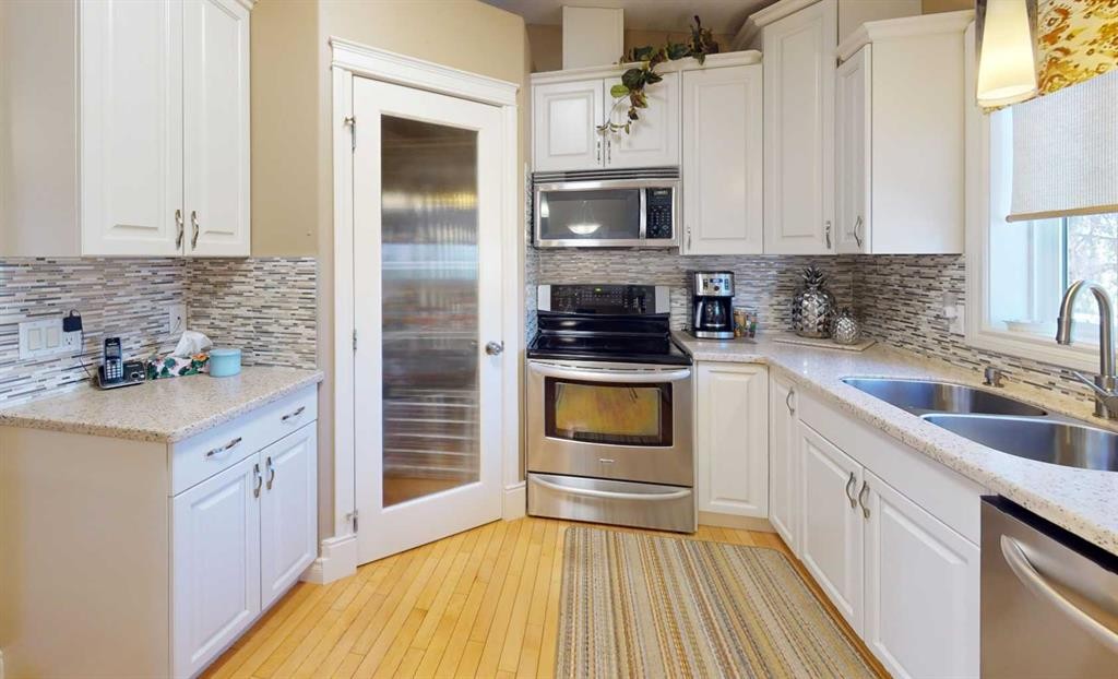 673078 Rr 185, Grassland, AB - Indoor Photo Showing Kitchen With Double Sink With Upgraded Kitchen