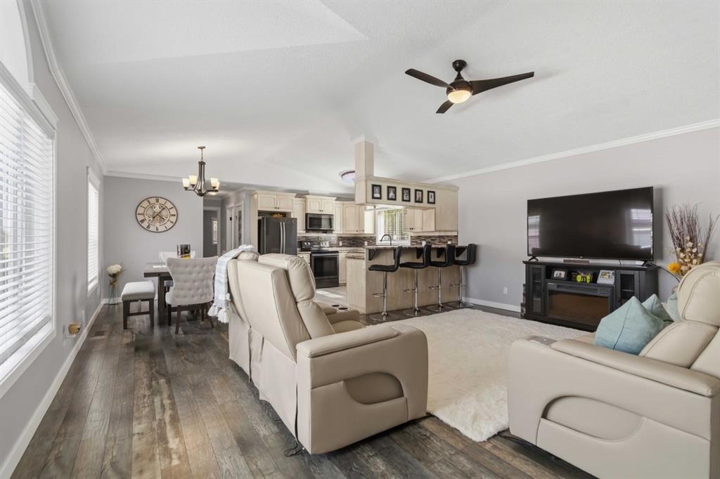 157 Gregoire Crescent, Fort Mcmurray, AB - Indoor Photo Showing Living Room