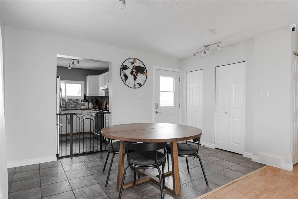 110 Parmenter Crescent, Fort Mcmurray, AB - Indoor Photo Showing Dining Room