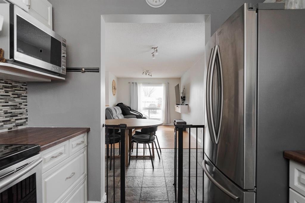 110 Parmenter Crescent, Fort Mcmurray, AB - Indoor Photo Showing Kitchen With Stainless Steel Kitchen