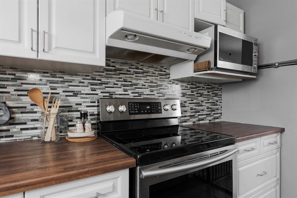 110 Parmenter Crescent, Fort Mcmurray, AB - Indoor Photo Showing Kitchen