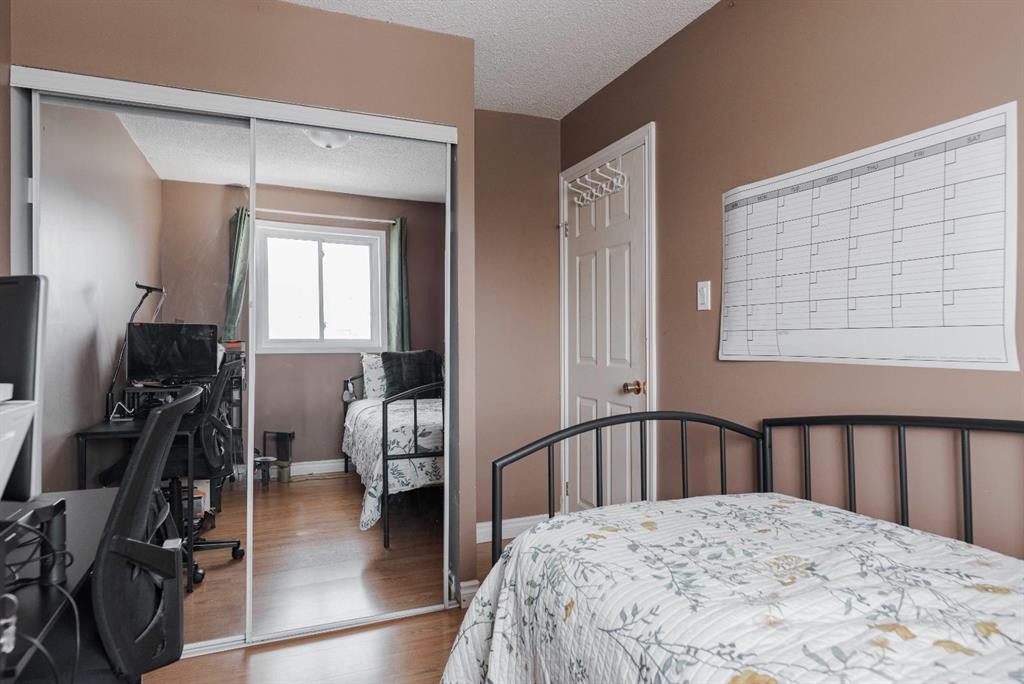 110 Parmenter Crescent, Fort Mcmurray, AB - Indoor Photo Showing Bedroom